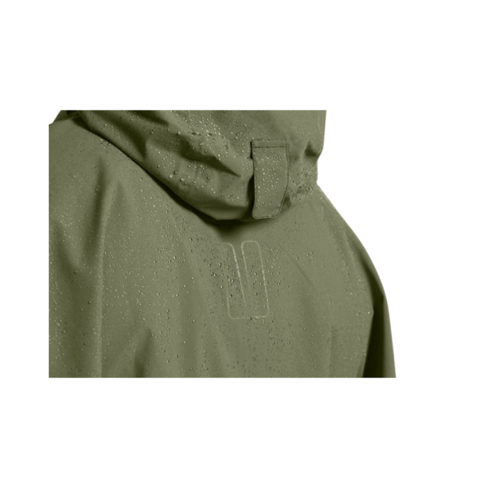 Le poncho de pluie unisexe Basil Hoga est conçu pour garantir des trajets à vélo secs et confortables, même sous une météo capricieuse. Que vous vous rendiez au travail ou que vous partiez faire vos courses, ce poncho allie praticité, élégance et protection optimale. Sa couleur vert olive tendance en fait un choix stylé pour affronter les intempéries avec sérénité.