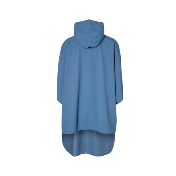 Avec le Poncho Basil Hoga de Pluie Unisexe, affrontez les intempéries en toute sérénité lors de vos trajets à vélo. Que ce soit pour vous rendre au travail ou faire une sortie en ville, ce poncho unisexe allie fonctionnalité, confort et style. Fini les vêtements mouillés grâce à sa conception ingénieuse et son tissu performant