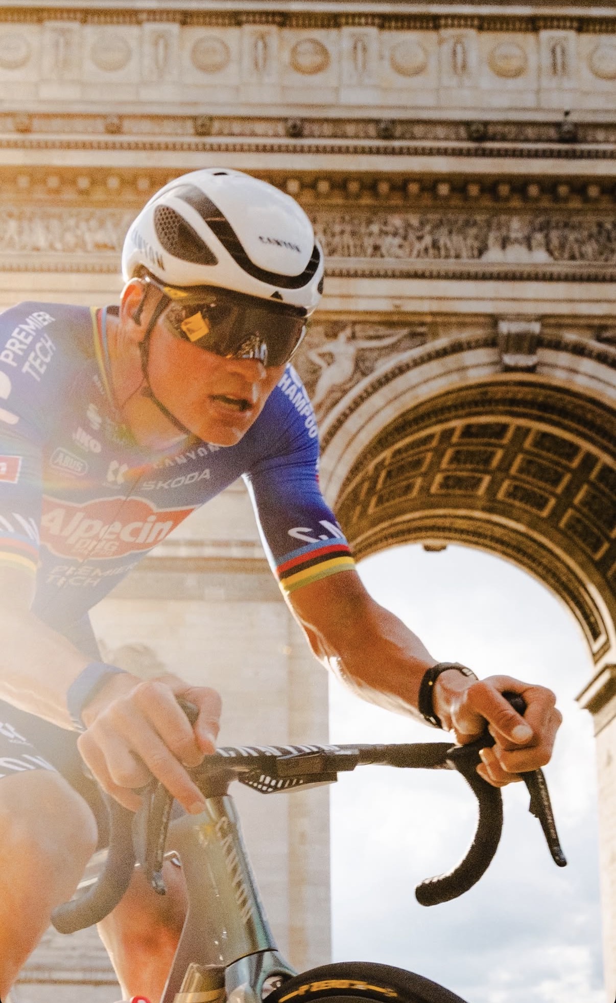 Mathieu Van der Poel vainqueur sur les Champs-Élysées au Tour de France 2026